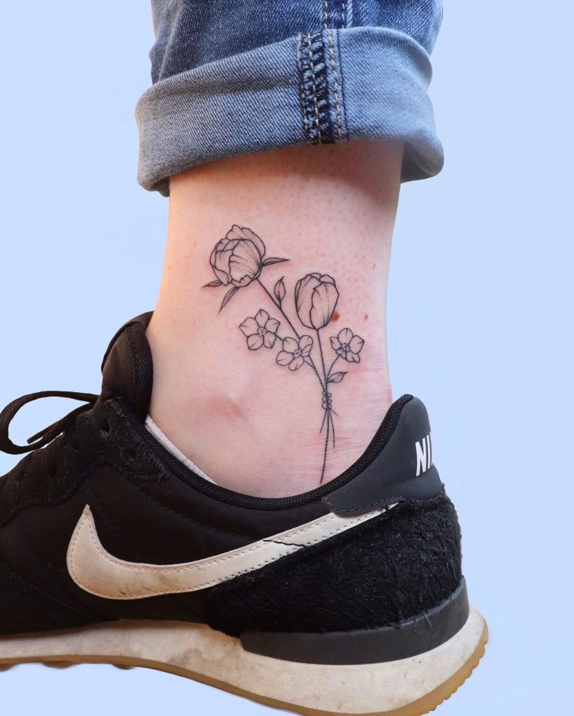 Flower Ankle Tattoo Ideas: Elegant Designs for Women Featuring Lotus ...