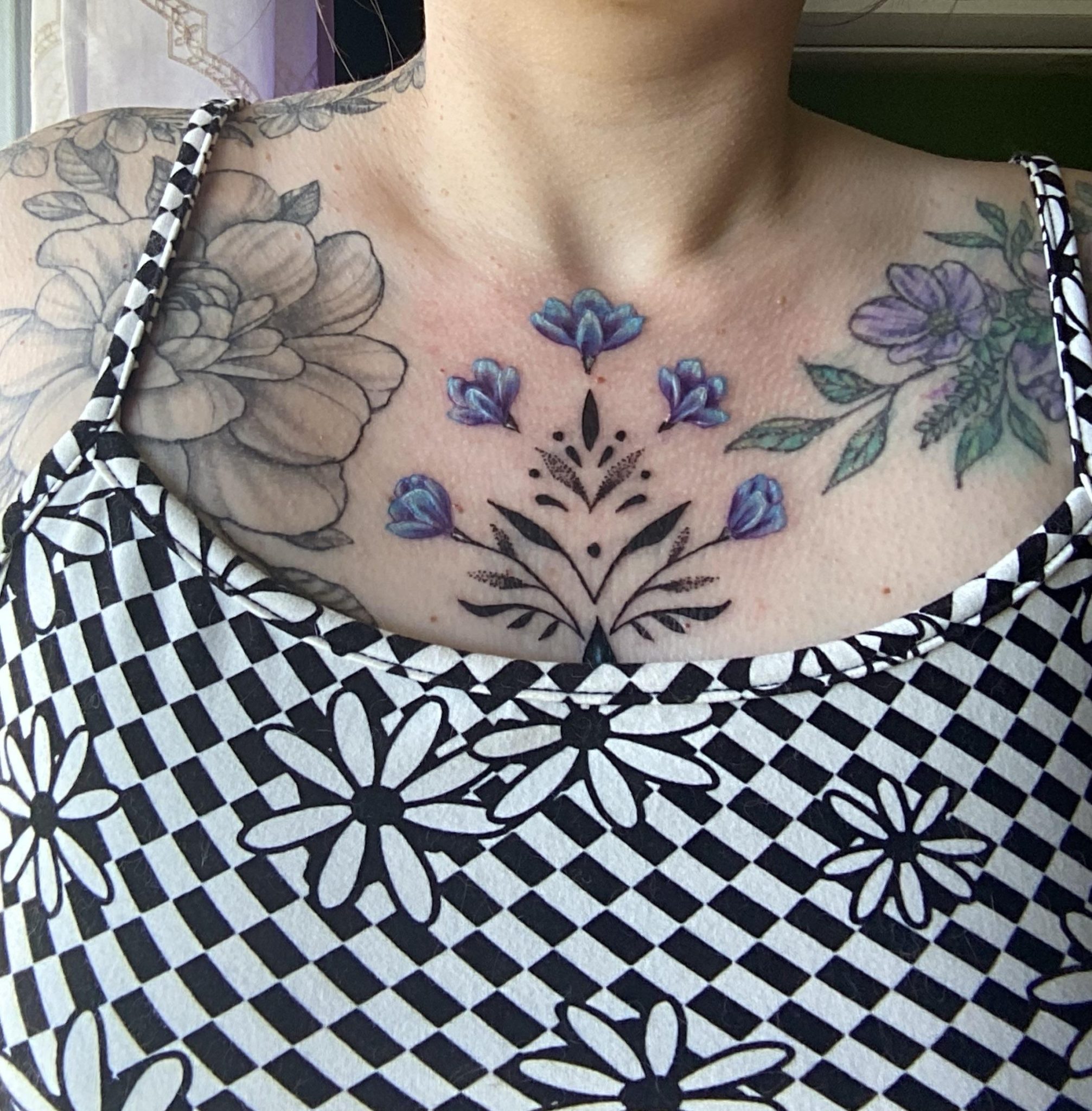 Inspiring Chest Tattoo Ideas for Women with Simple Floral and Unique ...