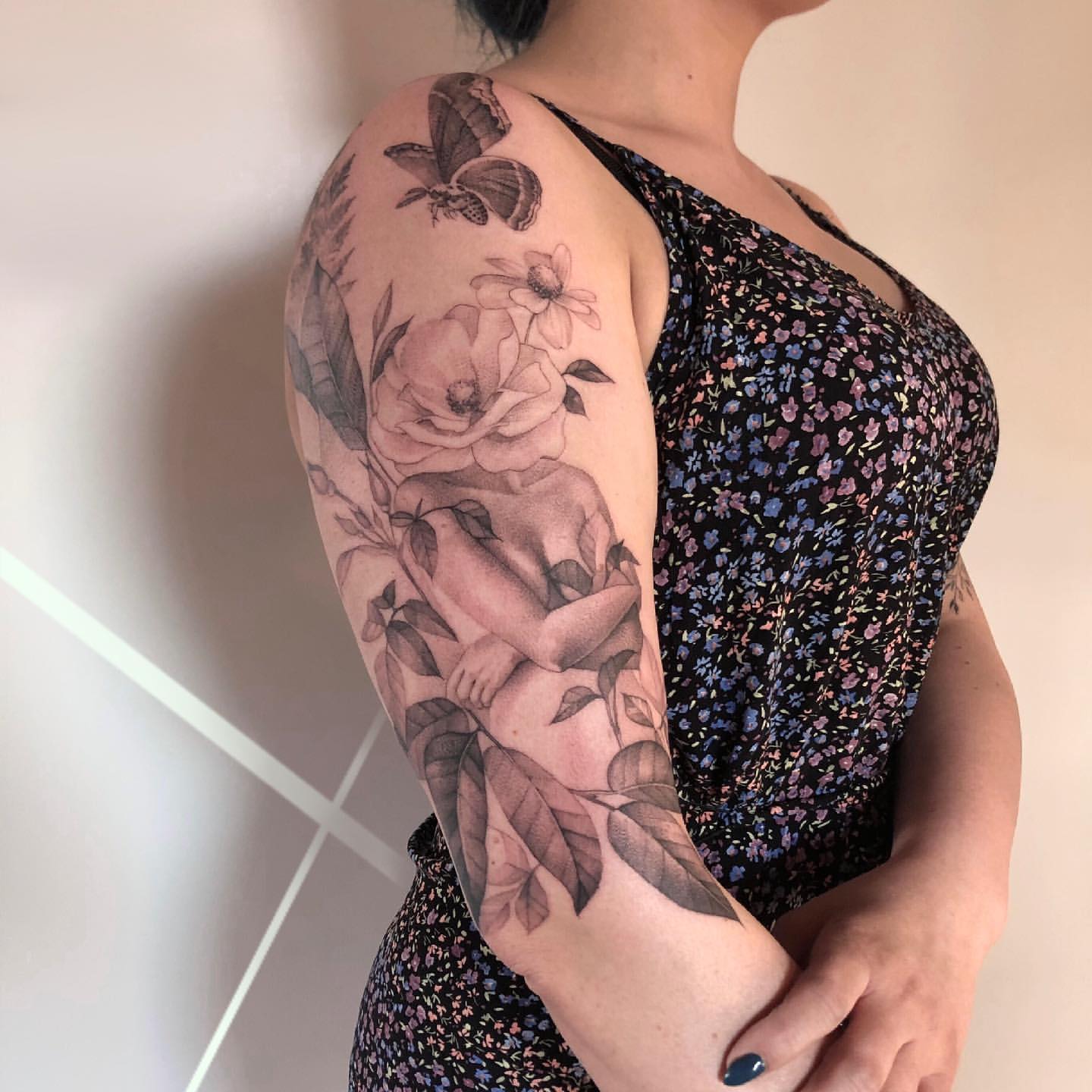 Meaningful Upper Arm Tattoos for Women: Pretty, Unique, and Bold Sleeve ...