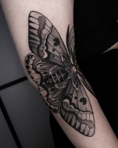 27 Blackwork Tattoo Ideas 2025 – Bold Arm, Leg & Sleeve Designs for Men ...